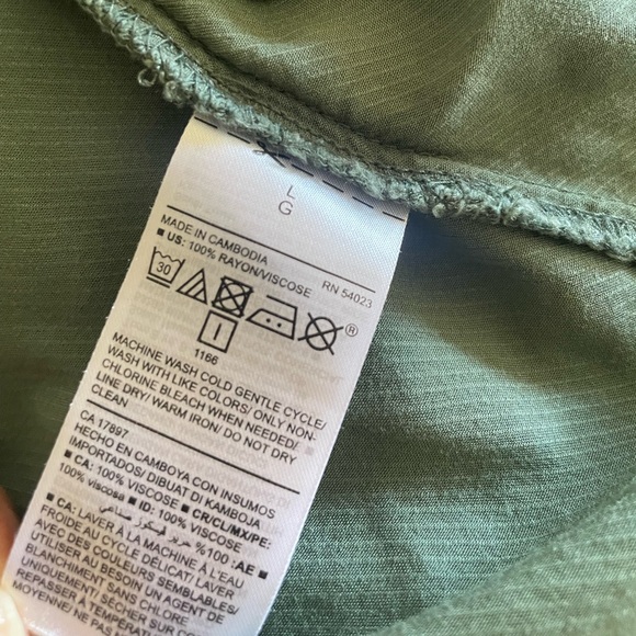 Old Navy Green Button-Up Blouse - Picture 6 of 7